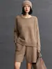 Nueva camisa básica versátil de punto de cachemira pura para mujer de otoño e invierno, ajuste holgado, corte ajustado, cuello redondo, ropa interior cálida, suéter de punto de manga larga