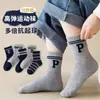 Meias Infantis para Meninos no Outono e Inverno, Meias de Cano Médio para Adolescentes e Estudantes, Resistentes à Sujeira, para Meninos Mais Velhos, Meias Esportivas com Letras