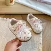 Zapatillas bonitas para niñas estilo coreano, zapatos de princesa para bebé con suela suave, nuevos zapatos casuales de conejo para niños Otoño e Invierno 2026