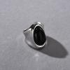 Anillo de nicho de alta gama con viento frío irregular, chapado en cobre y platino con incrustaciones de ónix negro, anillo único de moda.