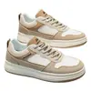 Zapatos de tirar zapatillas de hombre otoño 2026 modelo nuevo cuero impermeable moda versátil zapatos deportivos zapatos casuales para hombre