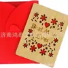 Pequeña flor roja fresca tarjeta de felicitación cuidadosa grabado láser en madera Día de la Madre Día de San Valentín tarjeta de cumpleaños al por mayor