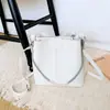 2026 Nova Bolsa Saco de Ombro Único Versátil Tendência Retrô de Grande Capacidade com Alça Larga Transversal para Meninas