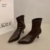Botas Curtas Patchwork Bico Fino Estilo Francês para Mulheres, Novo Modelo Outono e Inverno 2025, Salto Alto Fino, Botas Curtas Elásticas no Tornozelo, Botas de Cano Curto Justas