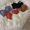 Camisola sin espalda con corte cruzado para mujer, capa base ajustada sin costuras con copas fijas y tirantes finos ajustables, se puede usar como sujetador interior
