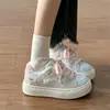 Populares zapatillas de plataforma de colores combinados que aumentan la altura para mujer, nuevos mocasines versátiles de diseño nicho para primavera y verano 2026