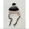 Otoño e invierno Nuevo gorro Lei Feng tejido para mujer, cálido, con protección para las orejas, lindo, con puntera, hecho a mano, tejido, con borla, de lana