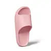 Zapatillas de verano al por mayor para parejas, zapatillas antideslizantes para interior con suela gruesa y tacto cómodo para uso en el baño