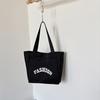 2026 Novo Estilo Bolsa Tote Feminina de Verão Grande Capacidade Estampada com Letras Bolsa de Ombro Simples Leve de Camada Única