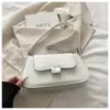 Bolso de axila vintage estilo coreano de cuero encerado al aceite para mujer, nuevo modelo 2026, bolso baguette con cadena y hebilla cuadrada de metal, bolso versátil para el día a día para mujer