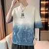 Camiseta masculina de manga curta 2026 novo estilo de verão, corte solto, marca da moda, leve, manga de três quartos, gola redonda, top de meia manga para homens