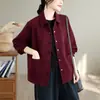 Foto real de la nueva chaqueta corta casual 2026 para mujeres de mediana edad, corte holgado, talla grande, chaqueta elegante con cuello de solapa
