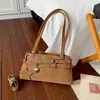Nueva serie miu 2026 bolso con colgante de estrella para mujer, bolso de hombro de moda de alta gama, bolso de hombro versátil para el día a día