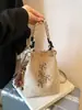 Bolsa de Ombro Feminina Moda Estilo Europeu e Americano 2025 Outono e Inverno Nova Bolsa de Ombro Casual Bolsa Tote com Rebites Bolsa de Mão com Franjas