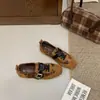 Zapatos planos de estilo coreano en tono Maillard con cordones y punta cuadrada, con una hebilla de moda, versátiles, con plantillas ocultas para aumentar la altura, cómodos zapatos para mujer para otoño