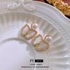 Pendientes de plata galvanizada con forma de mariposa y perla de circonita cúbica, estilo coreano de alta gama, estilo retro, ligeros y lujosos, venta al por mayor para mujer.