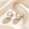 Brincos de Tarraxa Flor de Pintura a Óleo Azul Pérola para Mulheres Brincos Únicos Bonitos com Pedras Strass Incrustadas 2026 Novos Acessórios de Brincos Versáteis de Alta Qualidade