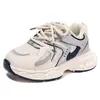 Sapatos infantis, tênis estilosos, novo modelo outono 2026, sapatos estilo "dad shoes" com sola macia para crianças na pré-adolescência, calçados casuais respiráveis para meninas