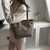 Bolso de mano vintage con contraste de color, de gran capacidad, para mujer, estilo bandolera de estilo nicho, 2024