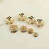 Portaflores hueco de cobre chapado en oro con incrustaciones de diamantes y pétalos de diamante, accesorios para pulseras y collares, espaciador de cuentas.
