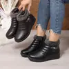 Zapatos de Algodón para Mujeres de Mediana Edad y Mayores Invierno 2026 Suela Plana Antideslizante Calentitos Engrosados Botines Cortos para Mayores Suela Suave Zapatos de Piel con Felpa