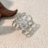 Novo Bracelete Exagerado Vazado Estilo Europeu e Americano, Fashion, Simples, Elegante, Design Único, Luxo Leve, Joia Distinta