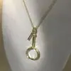 Colgante de Llave con Lupa Estilo Vintage, Collar Largo Bicolor Dorado y Plateado Moderno y Versátil, Collar para Suéter con Diseño de Nicho