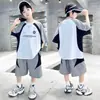Conjunto de verano fino de manga corta para niños, estilo estudiante, nuevo y moderno, fresco, de dos piezas, ropa deportiva para niños mayores 2026
