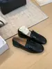 Mocassins femininos estilo college, sapatos baixos de couro com bico quadrado, sapatos de encaixe estilo britânico da moda outono 2026