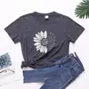 Camiseta Tamanho Europeu Gola Redonda Ombro Direito Padrão Doce e Fofo Girassol Borboleta Preto e Branco Top Confortável Manga Curta