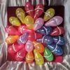 Juegos de Lanzamiento de Dardos en la Plaza, Puestos de Globos, Juegos de Disparo a Globos, Globos de Juguete