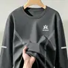 Sudadera de hombre con forro polar otoño e invierno cuello redondo sin capucha manga larga camiseta interior para hombre top casual versátil holgado ropa de hombre