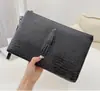 Atacado do Fabricante Bolsas Masculinas, Carteiras Casuais de Grande Capacidade, Carteiras de Couro Macio com Estampa de Negócios, Bolsas Sociais para Homens Espirituais
