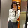 Nuevos estilos de otoño e invierno: suéter tejido con bordado trenzado, capa base de manga larga, cuello de muñeca estilo coreano, top moderno y versátil que crea un efecto adelgazante