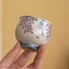 Taza de té flor de glicina pintada a mano taza individual color bajo vidriado ceniza vegetal cerámica para el hogar juego de té kung fu taza de degustación de té taza de maestro femenina