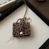 Bolsa Colar com Padrão de Couro de Leopardo Vintage Design de Nicho Simples Versátil Corrente para Suéter Colar de Temperamento da Moda Casual para Mulheres
