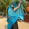 Venta al por mayor de fábrica Nuevo satén de brocado de Li 90*180 estampado Bufanda larga de playa Versión coreana de chal de seda