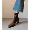 Botas de tornozelo retrô estilo coreano de corte justo, botinhas de salto alto para mulheres, coleção nova outono/inverno 2026 da moda, design de nicho, efeito emagrecedor e estilo de bota fashion