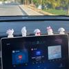 Accesorios para el interior del coche con forma de perro blanco, adornos para la consola central, lindas decoraciones de pantalla con forma de muñeco de descompresión.