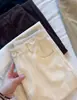 Calça de algodão lavado estilo vintage para o outono de 2026, com microcurvatura, cintura semielástica, corte solto, versátil e adequada para todos os tipos de corpo, com um botão