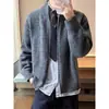 Cárdigan de cuello alto para hombre, nueva colección primavera/otoño 2026, elegante y moderno, chaqueta suéter de punto holgada para hombre
