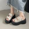 Chinelo Prateado Quente Famoso na Internet Antiderrapante Sola Grossa Feminino Verão Uso Externo 2025 Novo Estilo Sola Macia Sandálias Plataforma com Saia