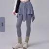 Conjunto de ropa de yoga con cuello alto elegante, sudadera de manga larga con media cremallera, pantalones falda anti-exposición de dos piezas simuladas con bolsillos y pantalones de yoga