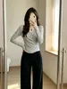 Elegante top base de retazos plisados otoñales para mujer, camiseta de manga larga con cuello en V estilo coreano y diseño único, a la moda y que realza la figura