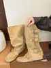 Botas femininas elegantes de alta qualidade, de cano alto, com fivela de cinto e rebites, novo modelo outono 2026, bico redondo, abaixo do joelho, cano largo, botas de equitação