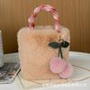 Bolsa Cherry 2023 Nova Internet Celebrant Portátil Pelúcia Feminina Ombro Crossbody Balde All-match Bolsa de Pelúcia