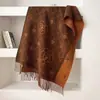 Bufanda de Camelia Estilo Pequeño Aroma Otoño Invierno 2026 para Mujer Cálida Tacto de Alta Gama Cortavientos Ropa Exterior Chal de Jacquard de Doble Cara