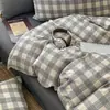 Juego de ropa de cama de cuatro piezas de gasa arrugada de lino estilo minimalista, que incluye sábana bajera y funda de edredón, adecuado para dormitorios de estudiantes, también disponible como juego de tres piezas para uso individual