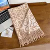 Bufanda de doble cara de cachemira sintética japonesa y coreana para otoño/invierno, amigable con la piel para mujer, engrosada para abrigar, chal de doble propósito, venta al por mayor desde el fabricante