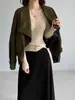 Camiseta base de punto para mujer Jiangzuo, corte ajustado, cuello en V, con textura de canalé fino, top de manga larga simple y versátil 2057